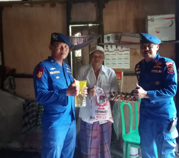 Wujudkan Progam Berkah Melalui Jemari Sipope, Kasat Polairud Polres Asahan Berikan Bantuan Sembako