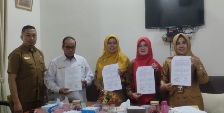 Kepala Disdukcapil dan Kepala Sekolah  SLTA se- Kota Solok Tandatangani PKS Percepatan Layanan Administrasi