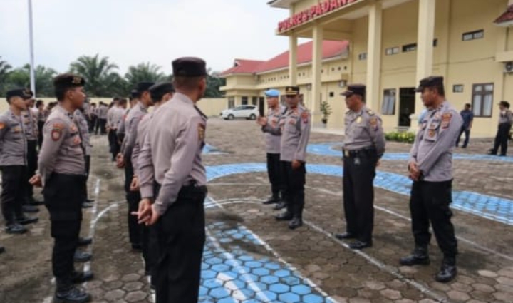 Larangan Gaya Hidup Hedonis, Wakapolres Palas Himbau dan Sosialisasikan Kepada Seluruh Personil Saat Pimpin Apel