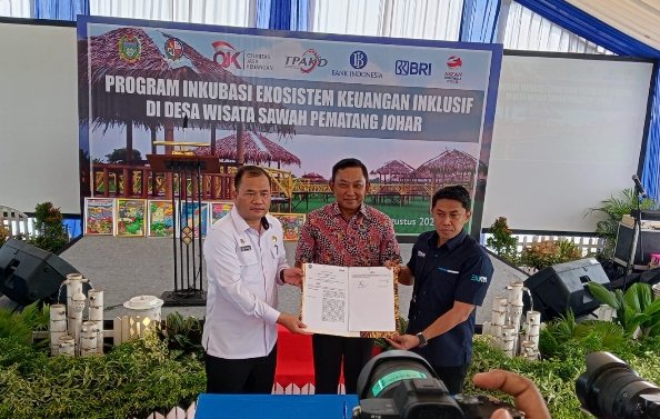 Kepala OJK Regional 5 Sumbagut Bambang Mukti Riyadi; Kembangkan Desa Wisata Pematang Johar Berkelanjutan Agar UMKM Bisa Naik Kelas