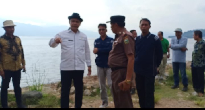 Bupati Solok Epyardi Asda Tinjau Lapangan Terapung Tempat Upacara HUT Kemerdekaan RI ke 78