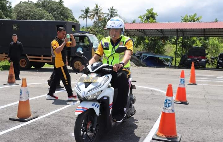 AKBP Reza CAS Uji Kelayakan Trek Baru Praktek Sim C di Satlantas Polres Madina