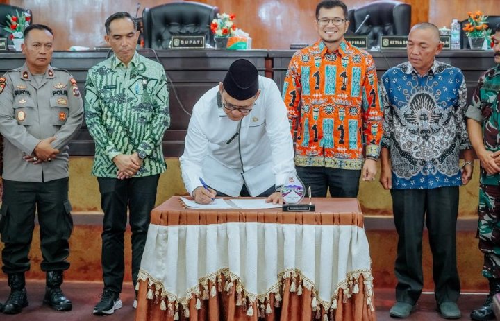 Bupati Hadiri Rapat Paripurna DPRD Solok