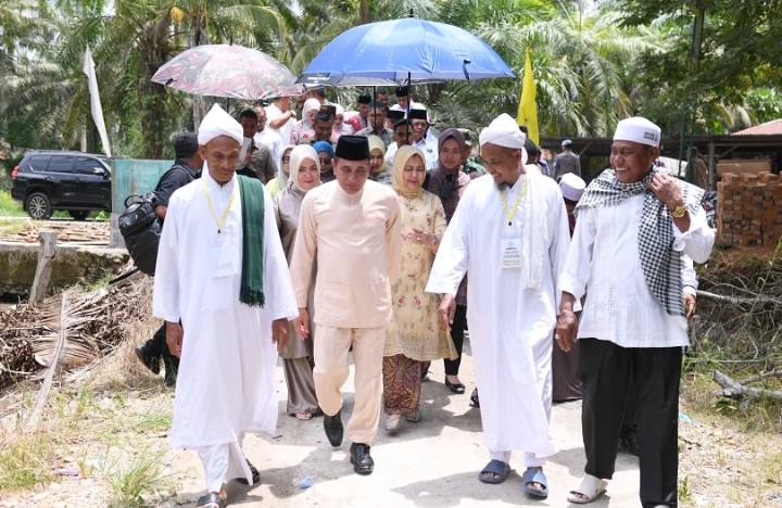 Hadiri Haul ke-22 Syekh Mustafa BS Rokan, Edy Rahmayadi Apresiasi Pondok Pesantren Syekh Abu Shoghir