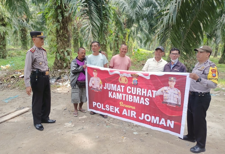 Tingkatkan Silaturahmi Yang Erat, Kapolsek Bersama Personel Polsek Air Joman Gelar Jumat Curhat