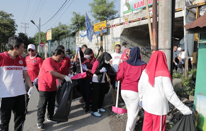 Semarak HUT RI ke 78, Puluhan Volunteer PLN Gelar Aksi Bersih Lingkungan