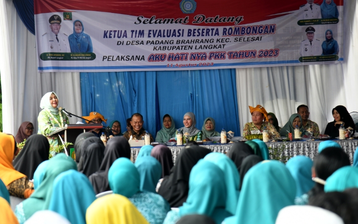 Masuk Nominasi Pemenang Lomba HKG PKK 2023, Ketua TP PKK Sumut Nawal Lubis Kunjungi Desa Padang Brahrang