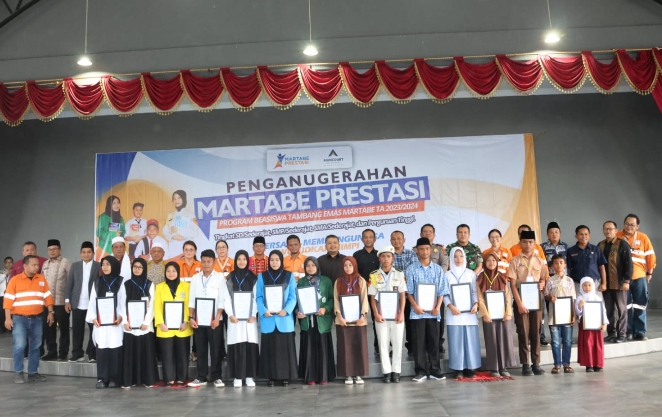 Ratusan Pelajar Tapsel Ucapkan Terima Kasih Ke Bupati Dolly Pasaribu