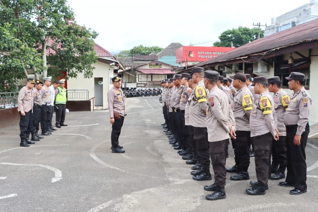 Kapolres AKBP Dudung Setyawan Pimpin Apel pengamanan Tahapan Penetapan dan Pengundian Nomor Urut cakades Tahun 2023 di Padangsidimpuan