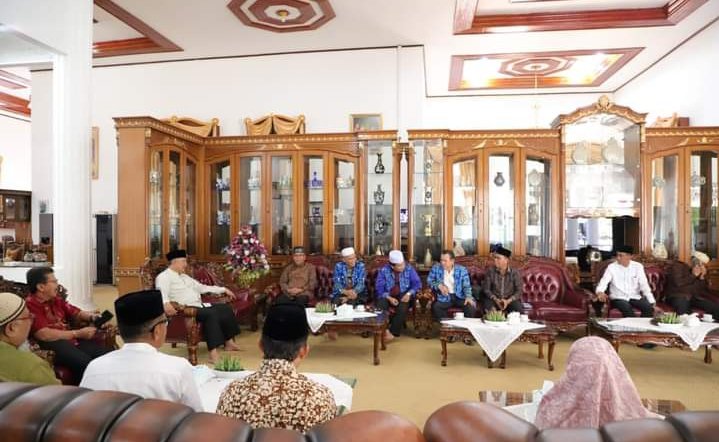 Ketua Badan Kontak Majelis Taklim (BKTM) Sumatra Barat bersama Pengurus Kunjungi Kota Solok