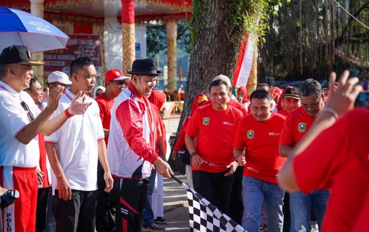 Dalam Rangka HUT RI Ke-78 Kabupaten Solok Melaksanakan Apel Gabungan Serta Gerak Jalan Santai