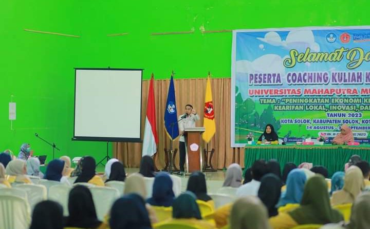 Wakil wali Kota Solok, Dr. H. Ramadhani Kirana Putra menjadi Narasumber Pembekalan Kuliah Kerja Nyata.
