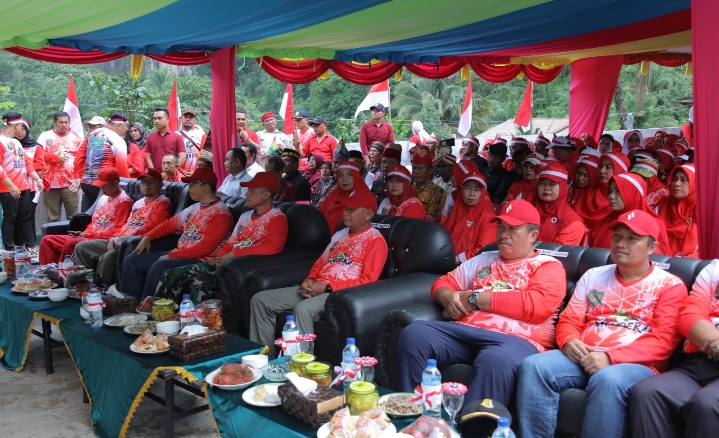 Bupati dan Forkopimda Asahan Kibarkan Bendera Merah Putih di Wisata Air Terjun Ponot