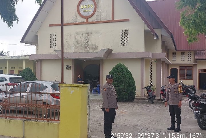 Pastikan Ibadah Minggu Aman, Personil Polsek Kota Kisaran Siaga di Tiga Gereja