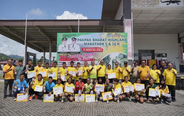 Bupati Pakpak Bharat Lepas Highland Marathon 5-10 Kilometer
