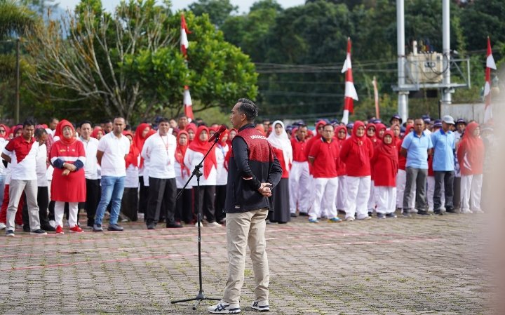 Medison, S. Sos, M. Si, Selaku Pembina Apel Gabungan di Kabupaten Solok