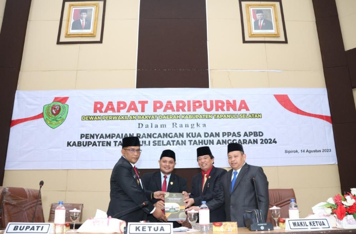 Bupati Tapsel Dolly Pasaribu Sampaikan Rancangan KUA PPAS TA 2024