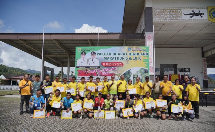 Bupati Pakpak Bharat Lepas Highland Marathon 5-10 Kilometer