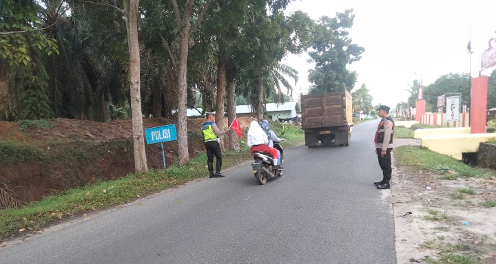 Polsek BP. Mandoge Pengaturan Lalu Lintas Pagi Hari