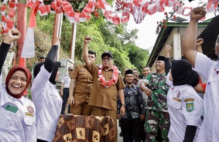 Resmikan Aliran Listrik di Desa Sopo Batu, Sukhairi Nasution: Kita Mulai dari Masjid