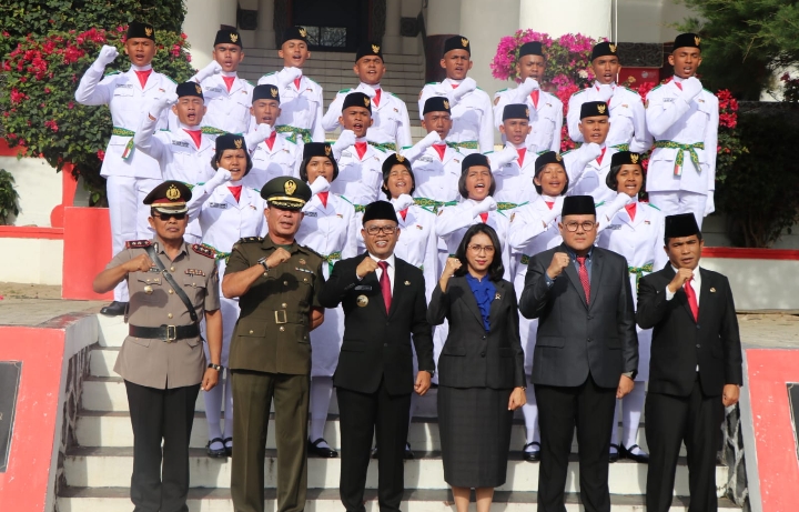 Bupati Toba Kukuhkan Paskibra Kabupaten Toba