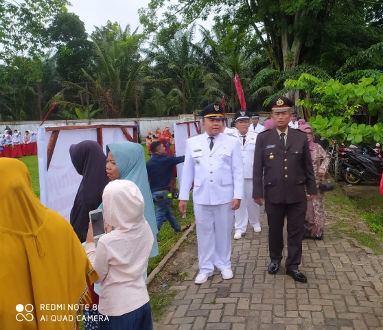 Kapolsek Simpang Empat Menghadiri Upacara Detik - Detik Proklamasi
