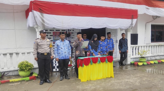 Personel Polsek Sei Kepayang Upacara Pengibaran Merah Putih Dalam Rangka HUT Kemerdekaan RI ke - 78