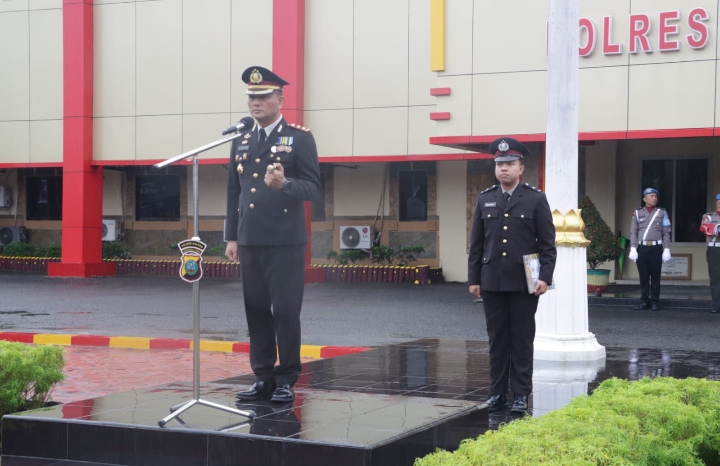 Meski Diguyur Hujan, Semangat Upacara ke 78 HUT RI di Polres Asahan Tak Tergoyahkan
