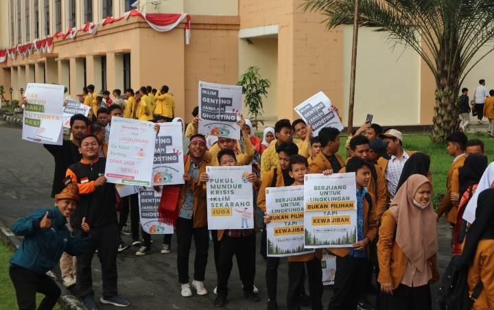 Ribuan Pelajar Ikuti Pawai Budaya Untuk Iklim