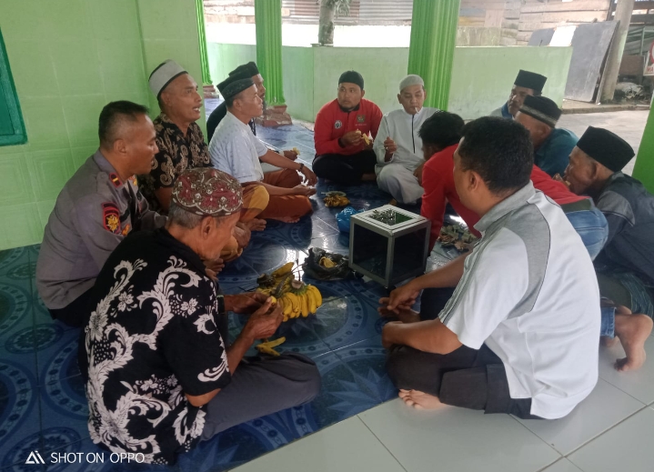 Kasat Satpolairud Polres Asahan Jumat Curhat di Mesjid Ukhuwah Islamiyah