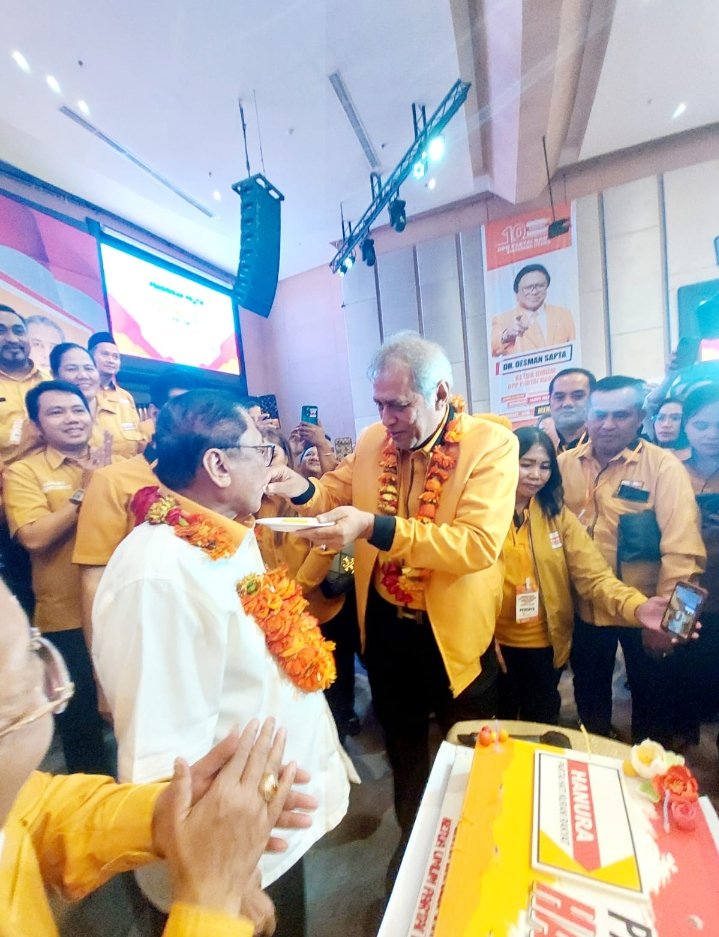 Ketum DPP Partai Hanura Oesman Sapta Odang Bahagia Diberi Kejutan Ulang Tahun ke 73, OSO: Hanura Harus Bisa Menangi Pemilu 2024 Â