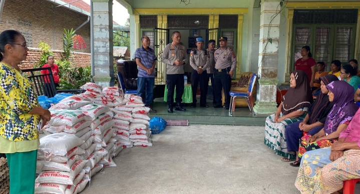 Kapolres Asahan Turun Langsung, Bantu Masyarakat Kurang Mampu