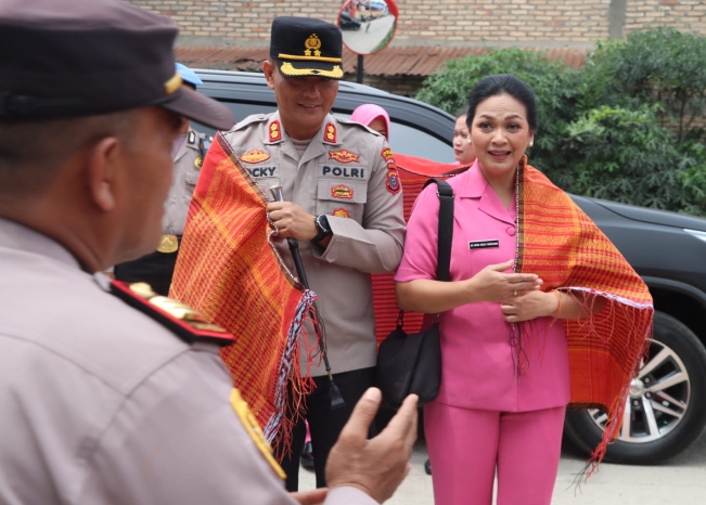 Kapolres Asahan Bersama Ketua Bhayangkari Cabang Asahan Kunker di Rayon III