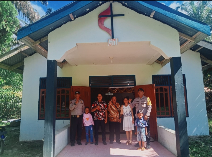 Polsek Bandar Pulau Polres Asahan Melaksanakan Pengamanan Ibadah Gereja