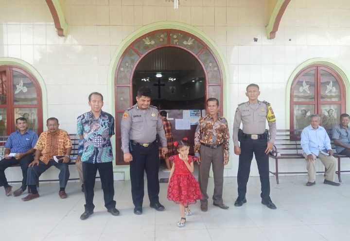 Personil Polsek Pulau Raja Melaksanakan Pengamanan Kebaktian Ibadah Gereja