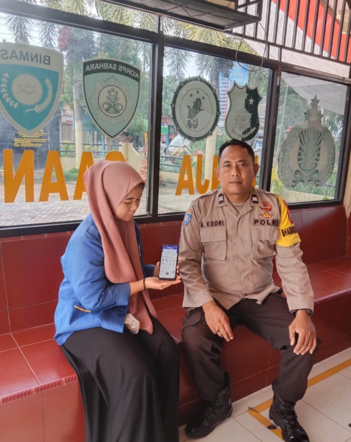Personil Polsek Air Joman Sosialisasi Program Polri Berupa Aplikasi Super APPS Presisi