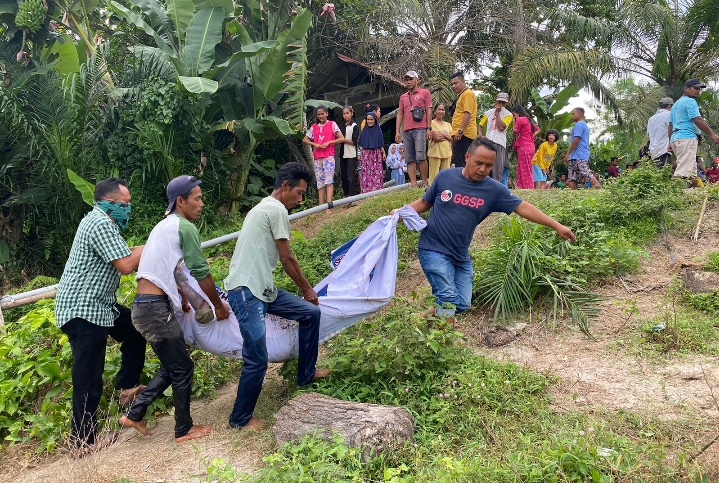 Warga Dihebohkan Penemuan Mayat Wanita Mengapung di Sungai