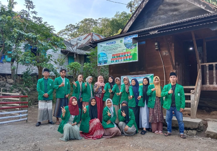 MahasiswaÂ  KKL STAI Barumun Raya Sibuhuan Desa Hulim Mengadakan Nobar Bersama MasyarakatÂ  Palas