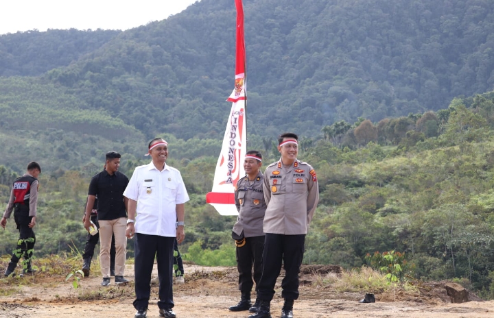 Pemkab.Pakpak Bersama Kapolres Melaksanakan Penanaman Pohon