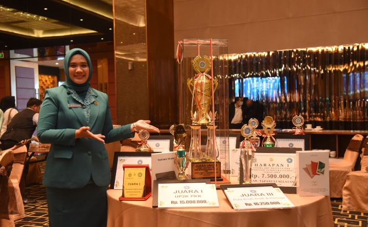 Raih Penghargaan Terbanyak, TP PKK Tapsel Juara Umum