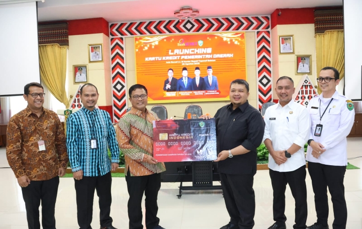 Resmi! Bupati Tapsel Dolly Pasaribu Launching Kartu Kredit Pemerintah Daerah (KKPD)