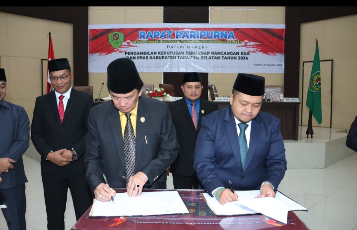 Bupati Tapsel Bersama Pimpinan DPRD Tandatangani Nota Kesepakatan KUA-PPAS 2024