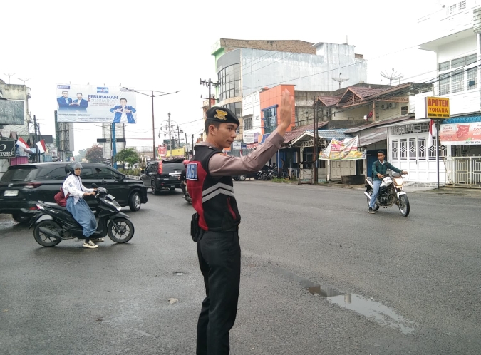 Personel Samapta Polres Asahan Antisipasi Kemacetan