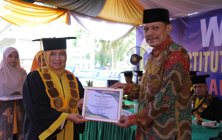 Bupati Asahan Hadiri Wisuda Sarjana IAIDU Asahan Angkatan XXX