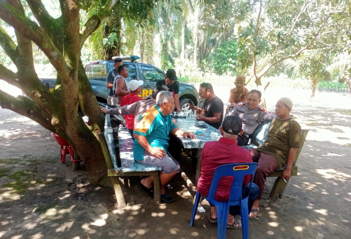 Kapolsek Pulau Raja Jumat Curhat Kamtibmas di Dusun II