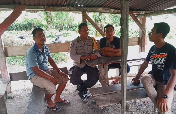 Bhabinkamtibmas Berikan Himbauan Kamtibmas di Desa Perkebunan Bandar Pulau