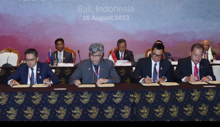 PLN Gandeng 2 Perusahaan Listrik Malaysia Kembangkan Sistem Interkoneksi Antar Negara
