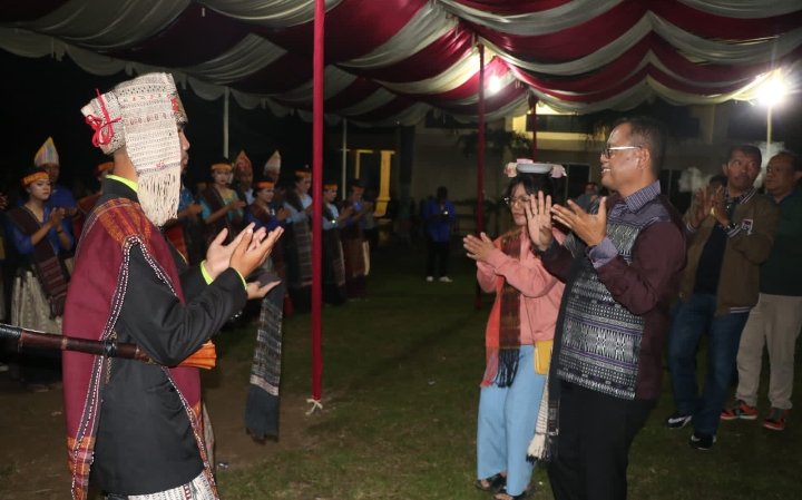 Bupati Toba; Jadilah Orang Yang Perduli Dirimu Sendiri, Orangtua dan Sesamamu