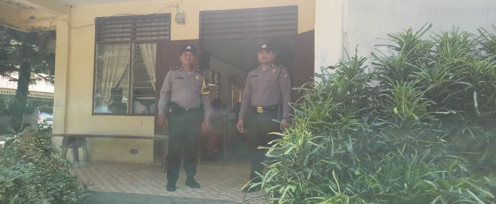 Personel Polsek Bandar Pulau Pengamanan di Gereja Oukumene
