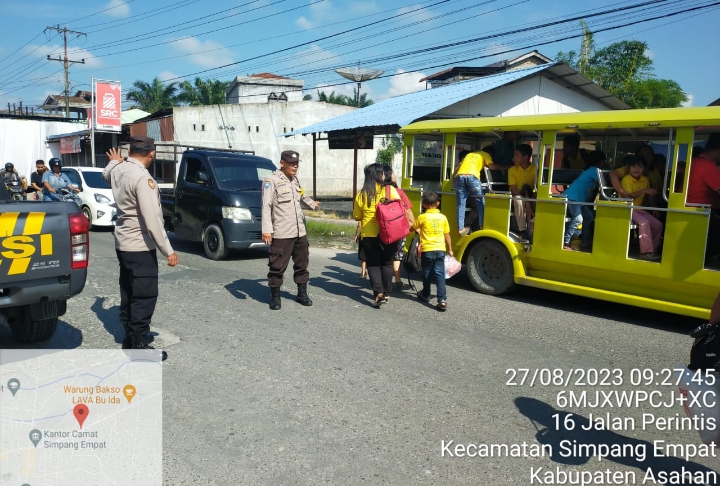 Kanit Samapta Bersama Bhabinkantibmas Polsek Simpang Empat Laksanakan Komidamas